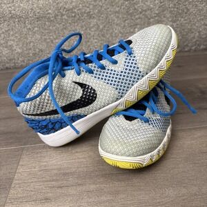 Nike Kyrie‎ 1 GS Voltage Youth Size 5.5 Sneakers 717219-101 Basketball